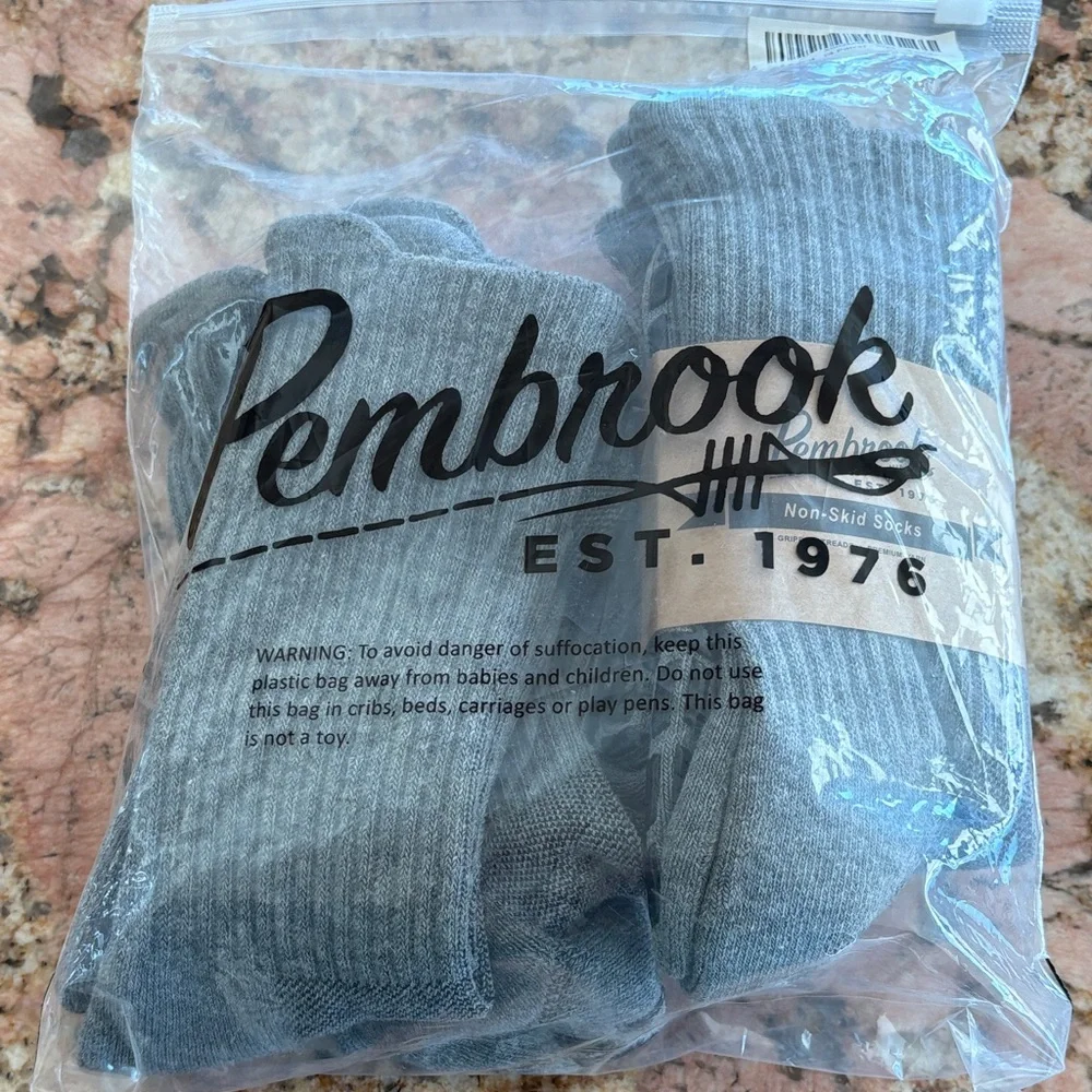 Men's Pembrook Gray Non-Skid Socks 4 pairs Size S/M